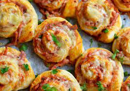 Recept på pizzabullar – med skinka och oliver